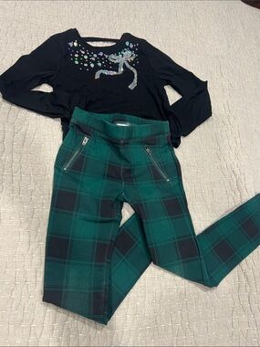 The Children's Place Matching Set: Blk top w/Grn/Blk Plaid Ponte Leggings